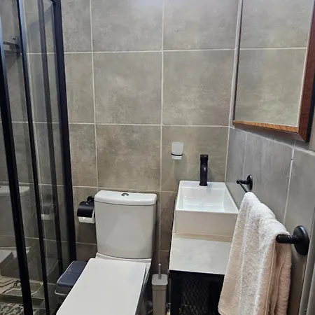 Mini-hôtel 83 *