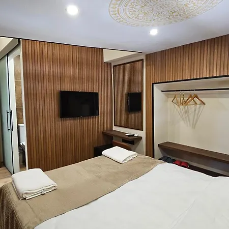 83 Mini-hôtel *