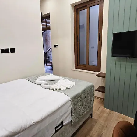 Mini-hôtel 83 *